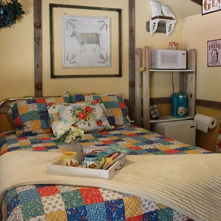 Acorn Hideaways Canton Charming Pioneer Suite 1890'S General Store 외부 사진
