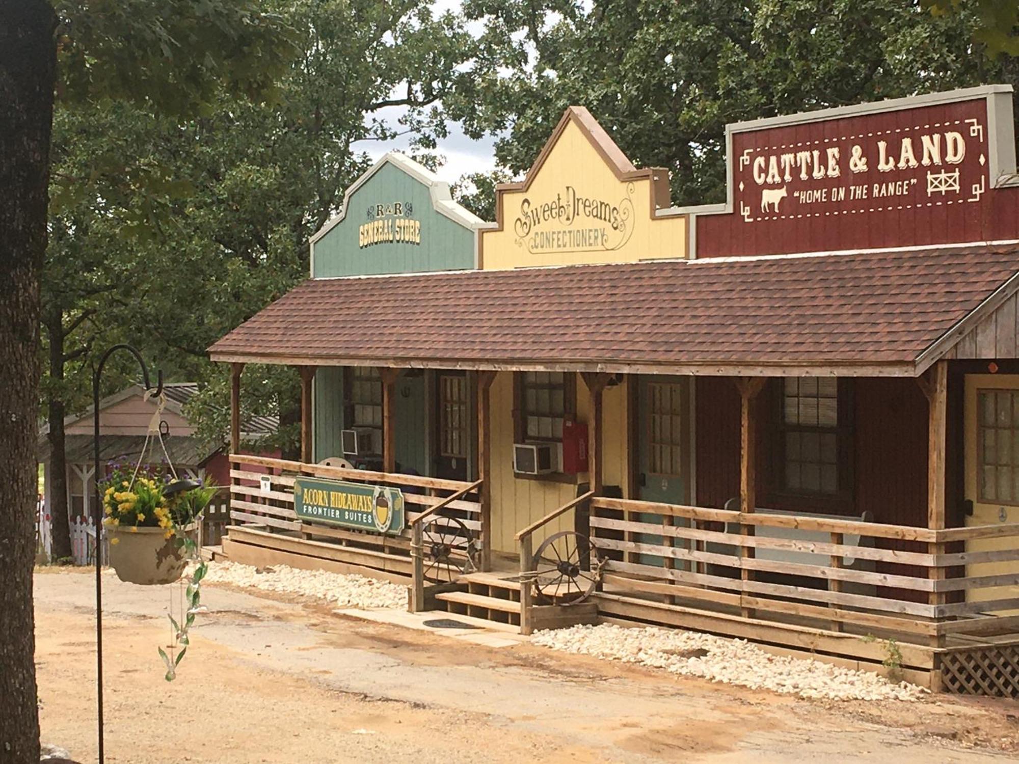 Acorn Hideaways Canton Charming Pioneer Suite 1890'S General Store 외부 사진